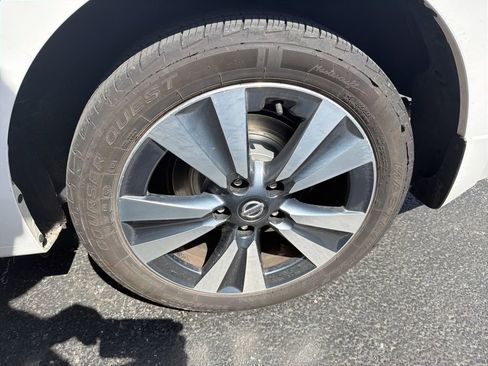 Used 2019 Nissan Sentra SV w/ Special Edition Package FWD image 14