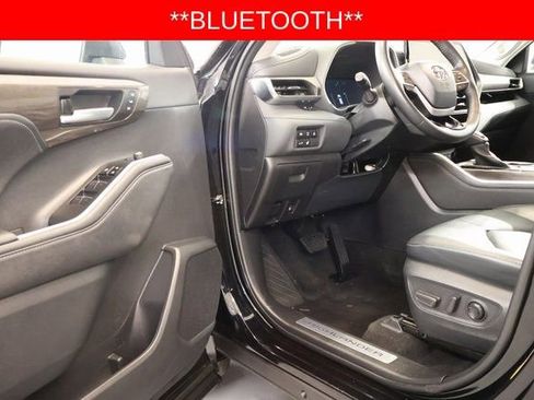 Used 2023 Toyota Highlander Limited image 9