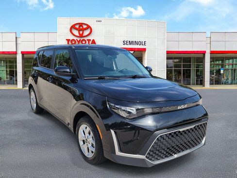 Used 2025 Kia Soul LX w/ LX Technology Package FWD image 2