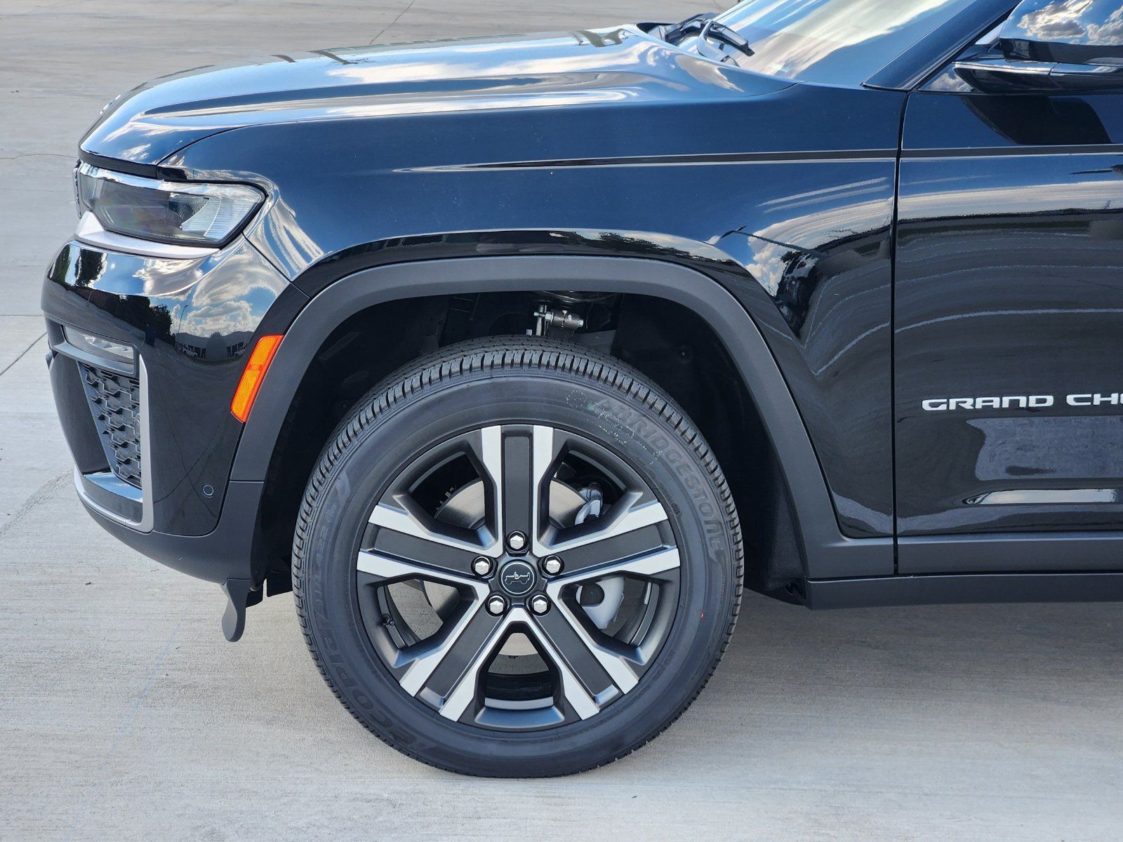 New 2027 Jeep Grand Cherokee Limited w/ Technology Group II AWD/4WD image 10