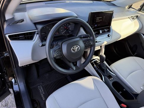Used 2023 Toyota Corolla Cross L image 12