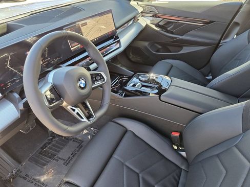 Used 2026 BMW 530i xDrive w/ M Sport Package AWD/4WD image 17
