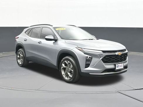 Used 2024 Chevrolet Trax LT w/ Driver Confidence Package FWD image 23