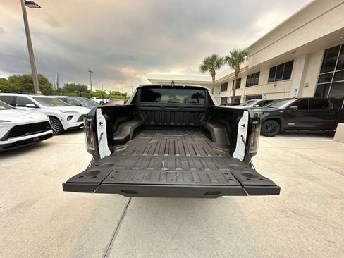 Certified 2025 GMC Hummer EV 2X AWD/4WD image 17