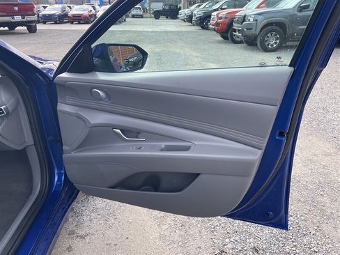 Used 2023 Hyundai Elantra SEL w/ Convenience Package FWD image 17