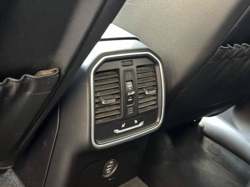 Used 2018 Porsche Macan AWD/4WD image 25