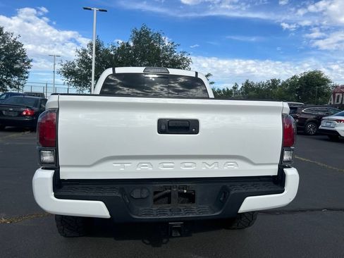Used 2019 Toyota Tacoma TRD Off-Road AWD/4WD image 8