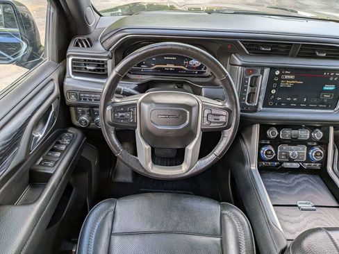 Used 2022 GMC Yukon Denali w/ Advanced Technology Package AWD/4WD image 19