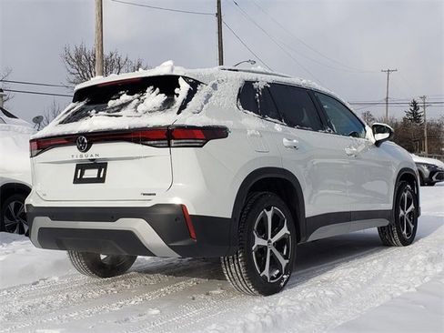 New 2026 Volkswagen Tiguan SE image 3