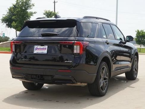 Used 2025 Ford Explorer ST-Line w/ ST-Line Street Pack AWD/4WD image 9