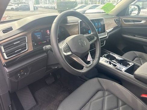 Used 2024 Volkswagen Atlas SE AWD/4WD image 7