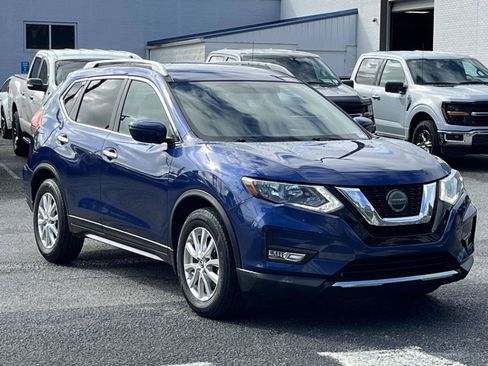 Used 2018 Nissan Rogue SV FWD image 1