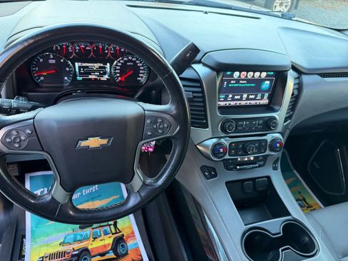 Used 2019 Chevrolet Suburban LT image 12