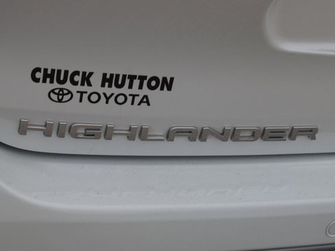 Used 2025 Toyota Highlander Platinum image 18