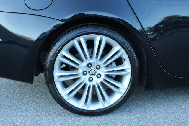 Used 2012 Jaguar XJ L RWD image 34