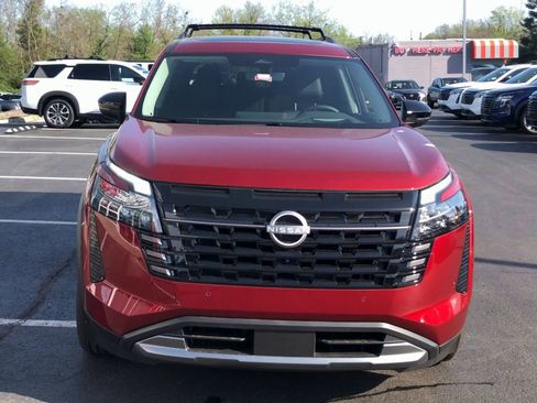 New 2026 Nissan Pathfinder Platinum image 2