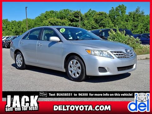 Used 2011 Toyota Camry LE FWD image 1