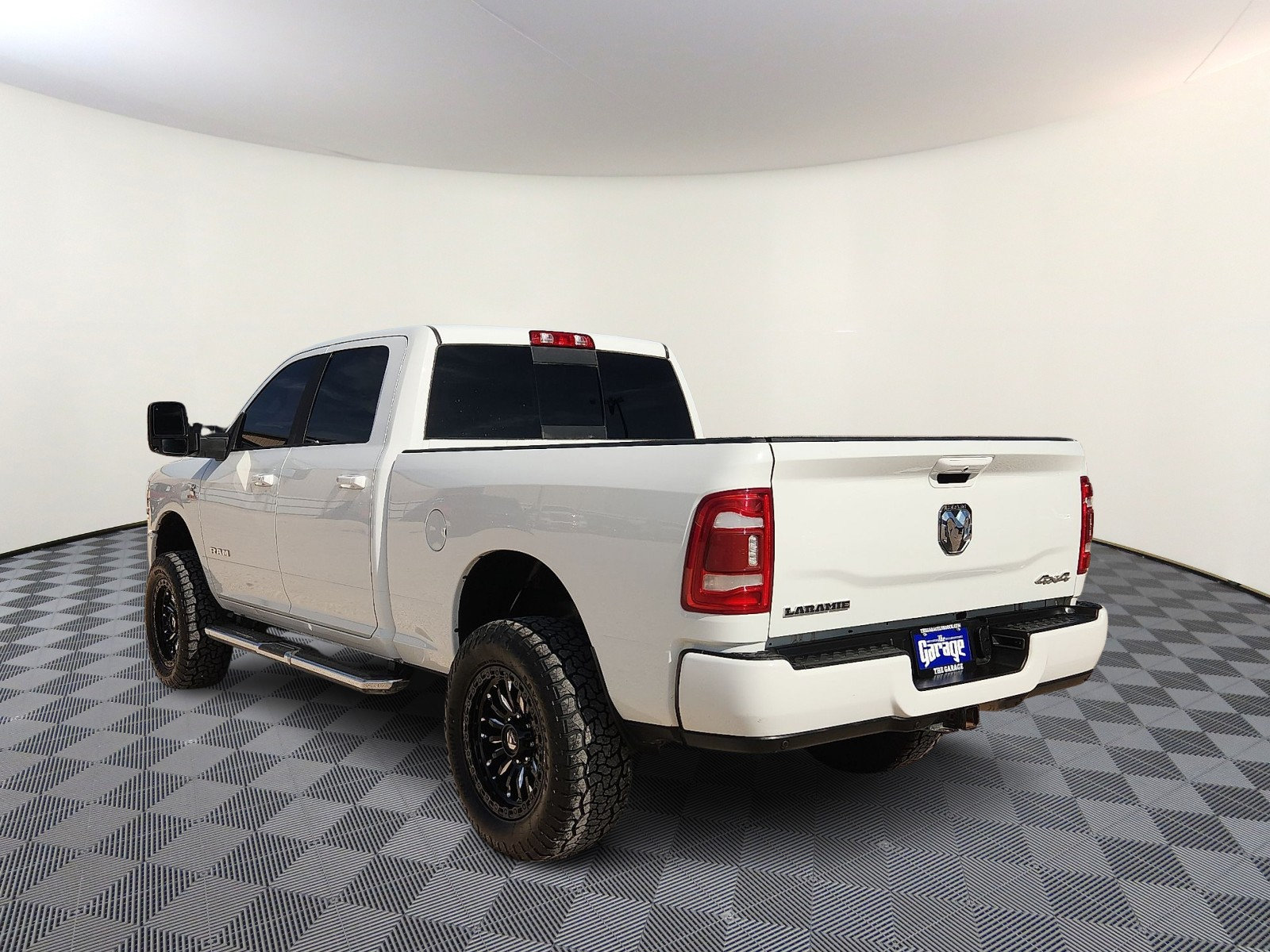 Used 2024 RAM 2500 Laramie AWD/4WD image 3
