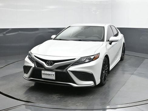 Used 2021 Toyota Camry XSE image 30