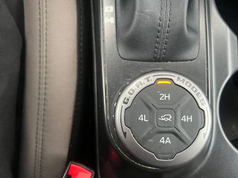 Used 2023 Ford Bronco Wildtrak image 10