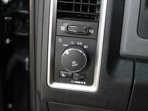 Used 2016 RAM 1500 Classic SLT w/ SLT Plus D←cor Group AWD/4WD image 15