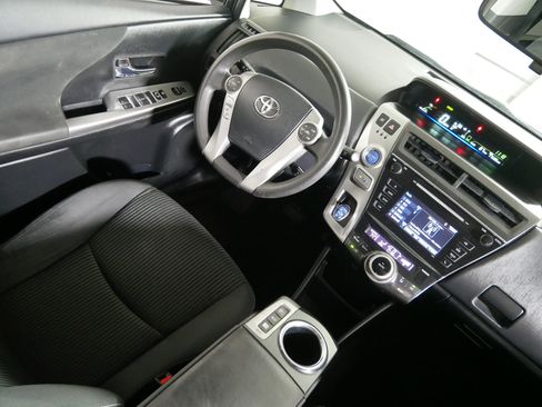 Used 2016 Toyota Prius V Two FWD image 9