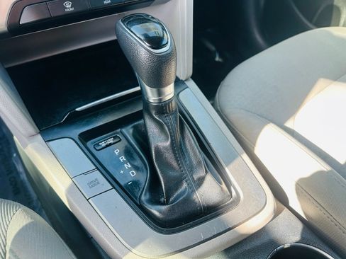 Used 2017 Hyundai Elantra SE FWD image 19