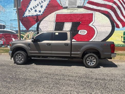 Used 2022 Ford F250 XLT w/ Snow Plow Prep Package AWD/4WD image 3