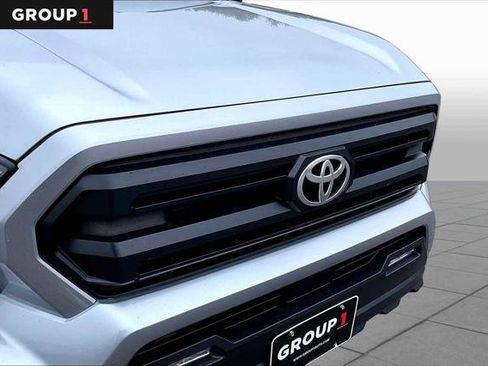 Certified 2025 Toyota Tacoma SR5 AWD/4WD image 31