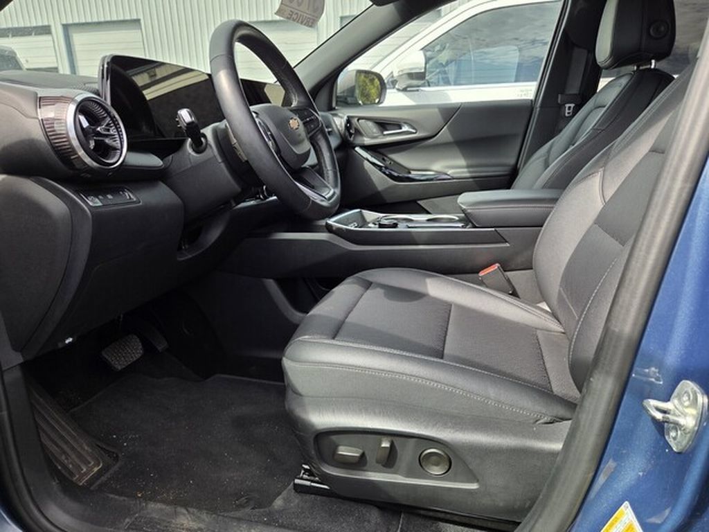 Used 2026 Chevrolet Equinox LT w/ Convenience Package II FWD image 6