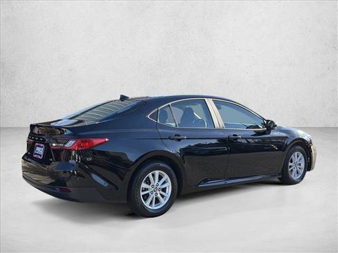 Used 2025 Toyota Camry LE image 5