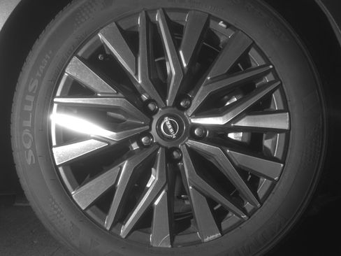 Used 2025 Nissan Altima 2.5 SV FWD image 13