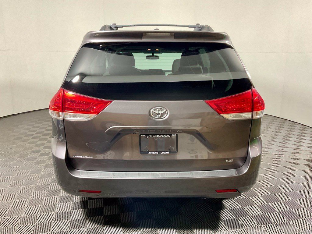 Used 2013 Toyota Sienna LE w/ Towing Pkg FWD image 12