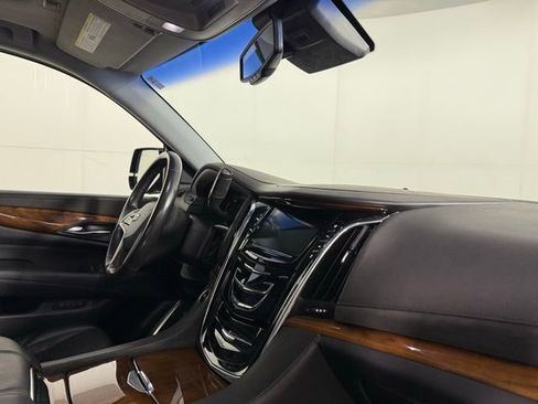 Used 2016 Cadillac Escalade Luxury RWD image 35
