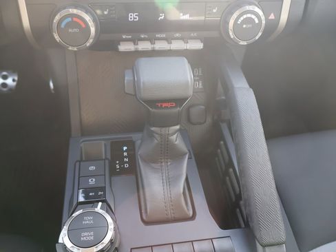 Used 2025 Toyota Tacoma TRD Sport image 16