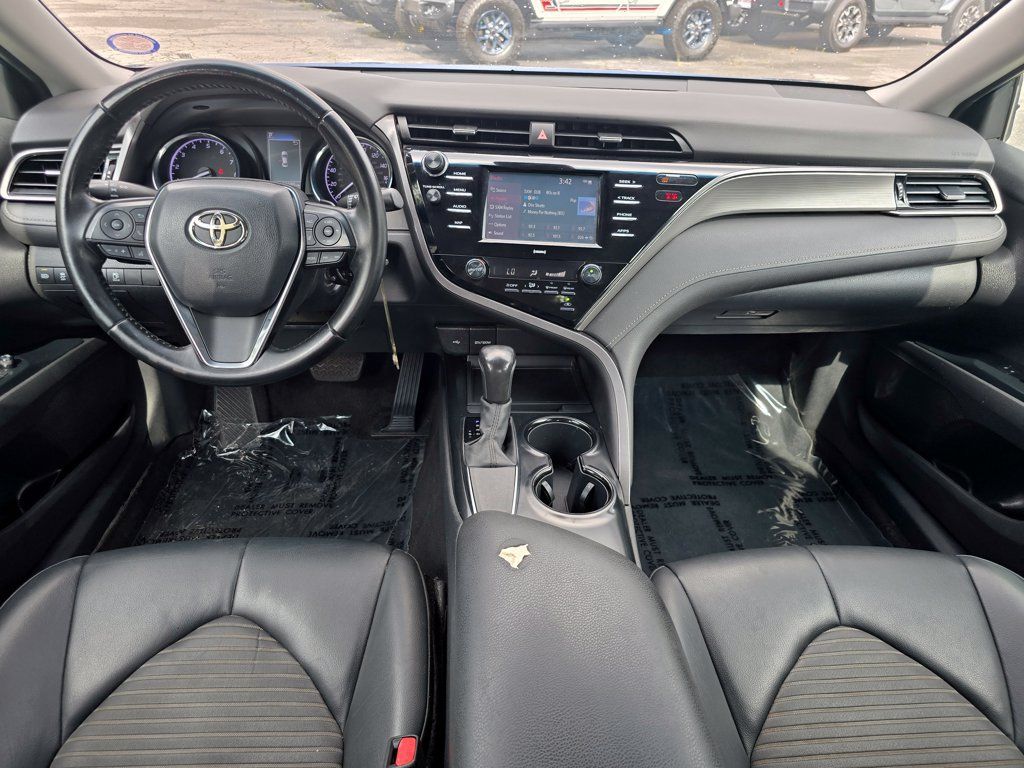 Used 2020 Toyota Camry SE FWD image 5
