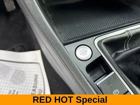 Used 2024 Volkswagen Jetta SE image 19