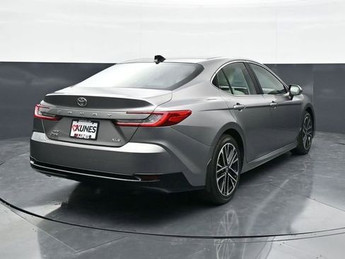 Used 2025 Toyota Camry XLE AWD/4WD image 7