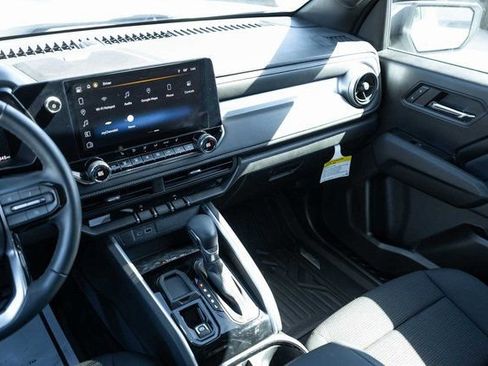 New 2024 Chevrolet Colorado LT w/ LT Convenience Package II image 17