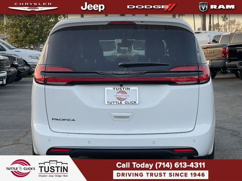 New 2026 Chrysler Pacifica Select FWD image 5