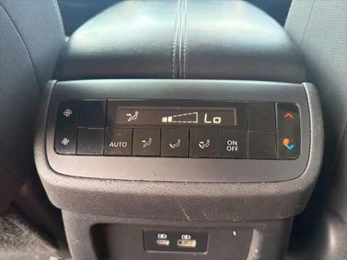 Used 2022 Nissan Pathfinder SV FWD image 19