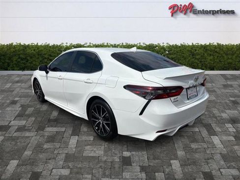 Used 2024 Toyota Camry SE FWD image 2