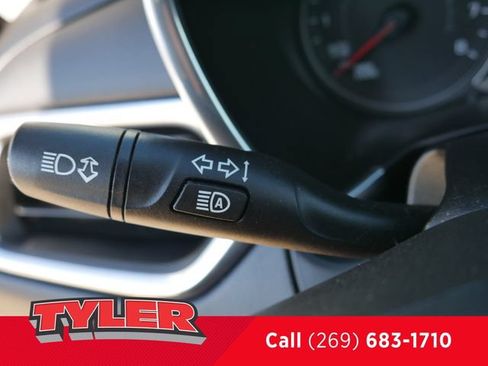 Used 2020 Chevrolet Equinox LT w/ Driver Convenience Package FWD image 25