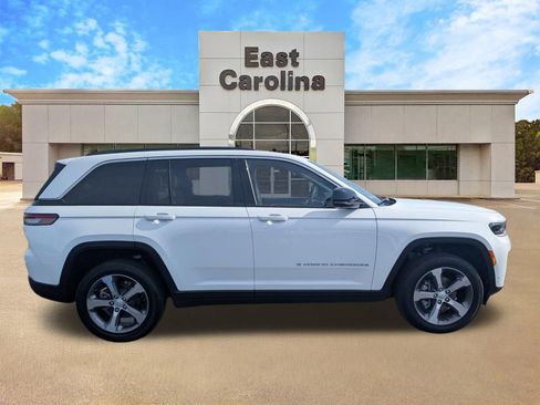 New 2026 Jeep Grand Cherokee Limited w/ Luxury Tech Group II RWD image 2