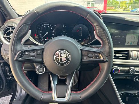 Used 2024 Alfa Romeo Giulia AWD image 33