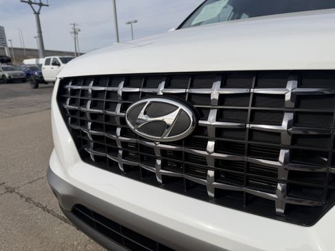 Certified 2025 Hyundai Venue SEL image 18