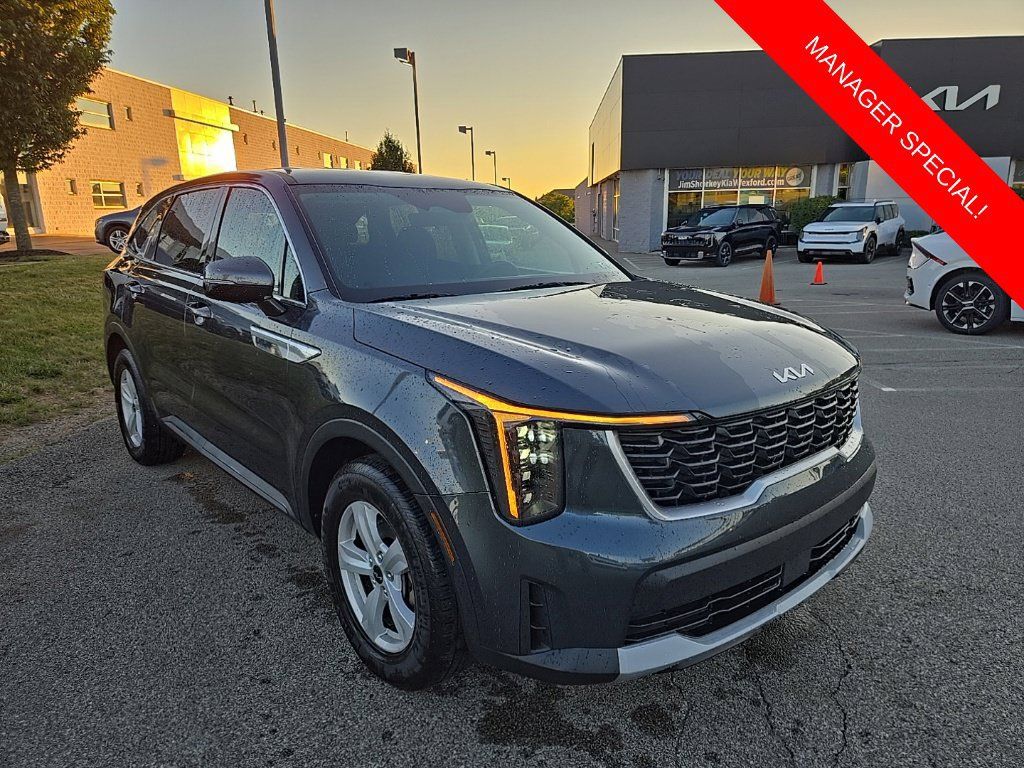 Certified 2024 Kia Sorento LX FWD image 1