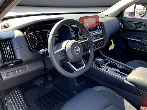 New 2025 Nissan Pathfinder SV image 7