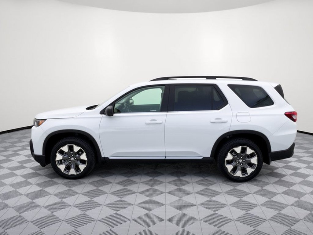 New 2026 Honda Pilot Touring image 2