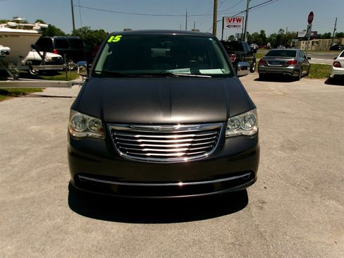 Used 2015 Chrysler Town & Country Limited FWD image 3
